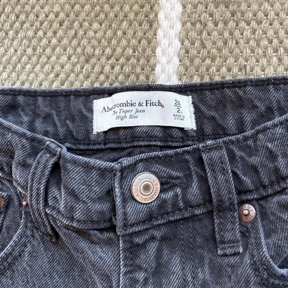 Abercrombie & Fitch High Rise Taper Jeans